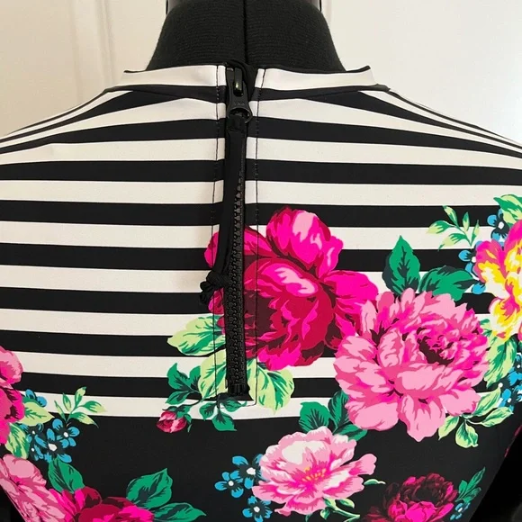 TORRID Rashguard - Picture 4 of 5